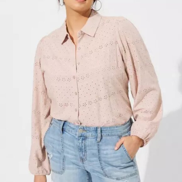 NWT Torrid Eyelet Eyelet Button Up Long Sleeve Collared Shirt Mushroom Pale Pink - Picture 1 of 2